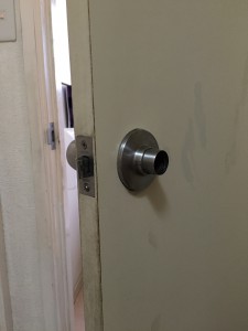 ドアノブ交換前